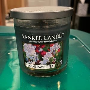Yankee Candle Garden Sweet Pea 7 oz Tumbler Jar Candle New Without Tag